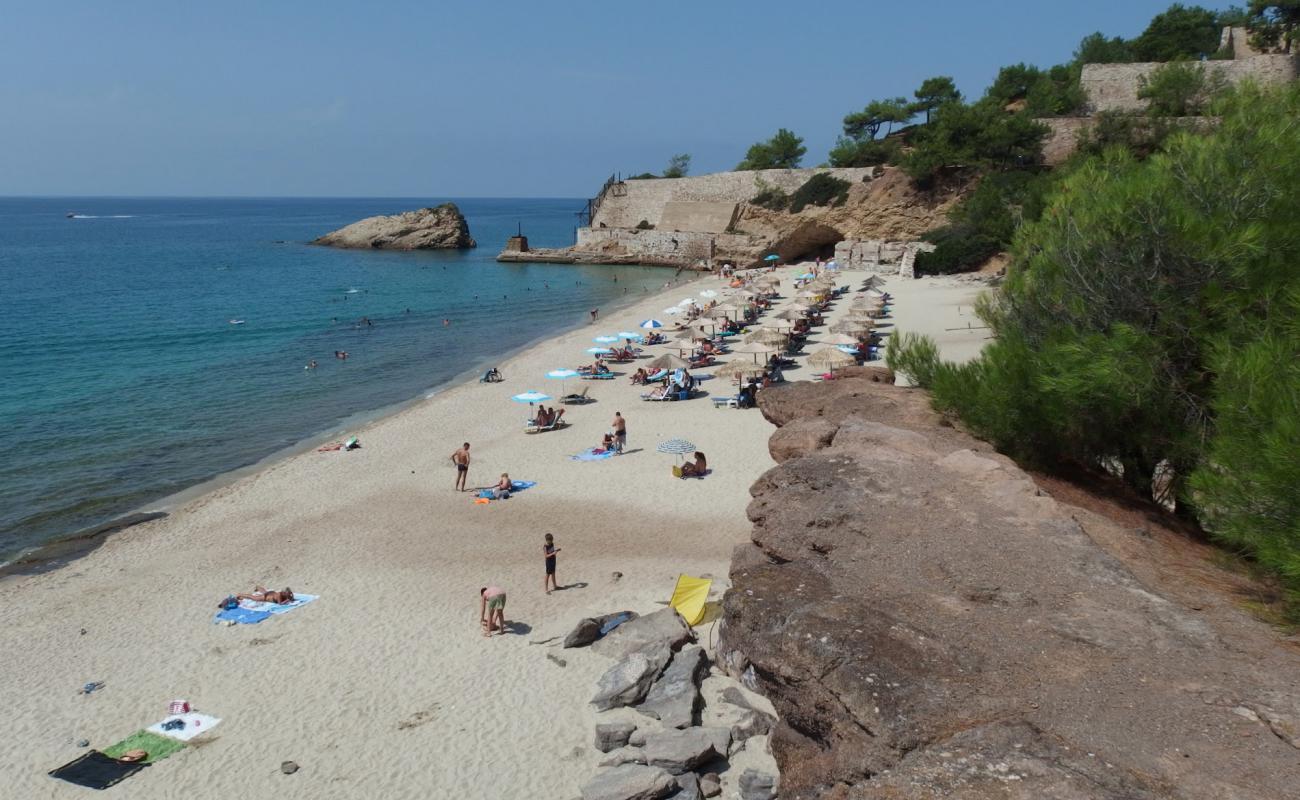 Foto af Metalia beach med let fin sten overflade