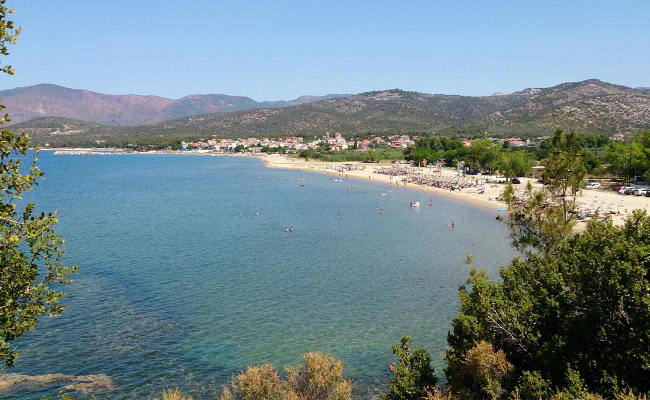 Foto af Paralia Potos med lys fint sand overflade