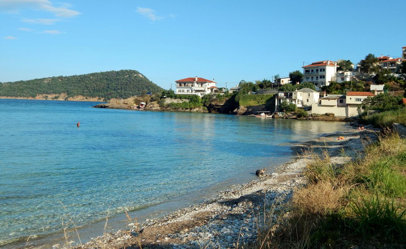 Foto af Koinira beach med let sten overflade