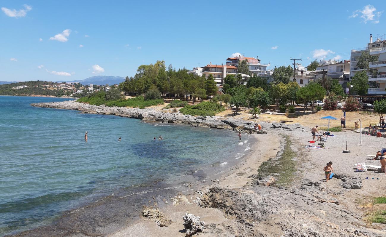 Foto af Panagia Faneromeni med grå sand overflade