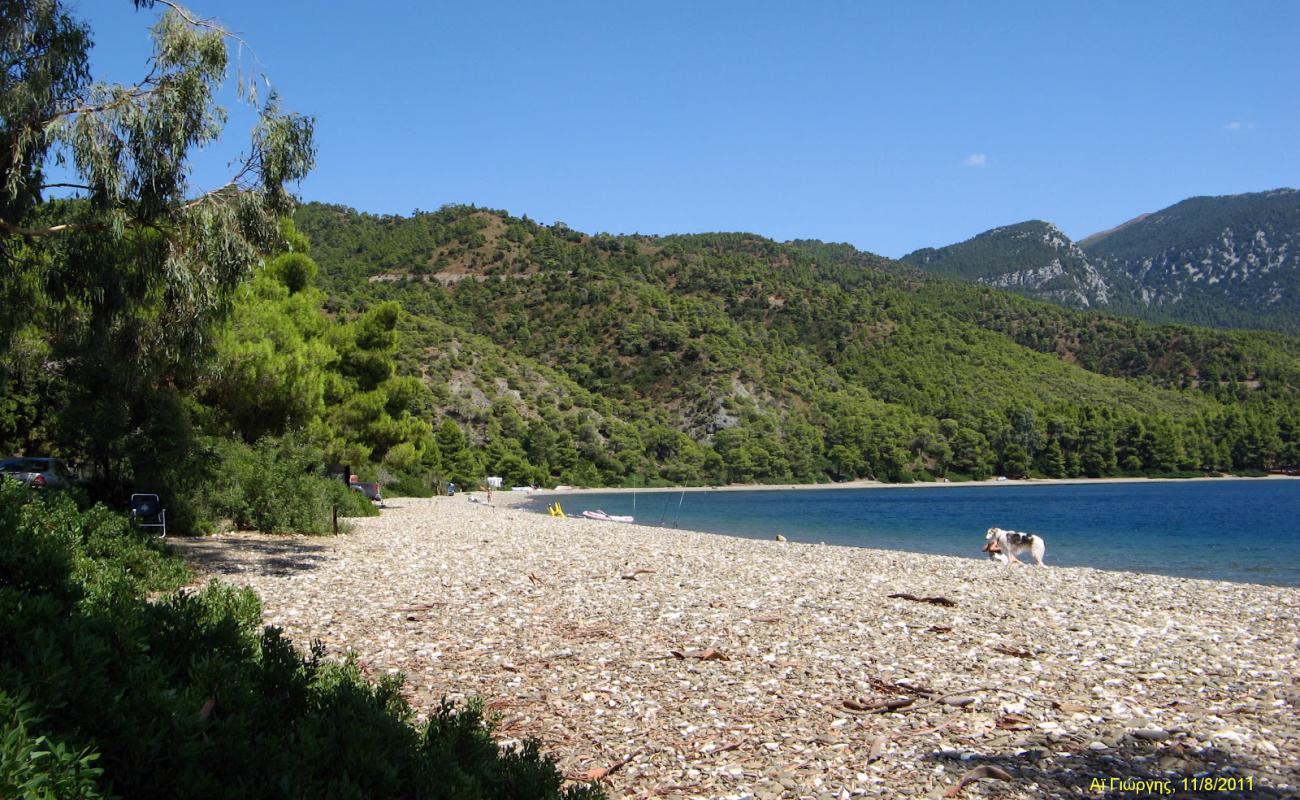 Foto af Saint George beach med brun fin sten overflade