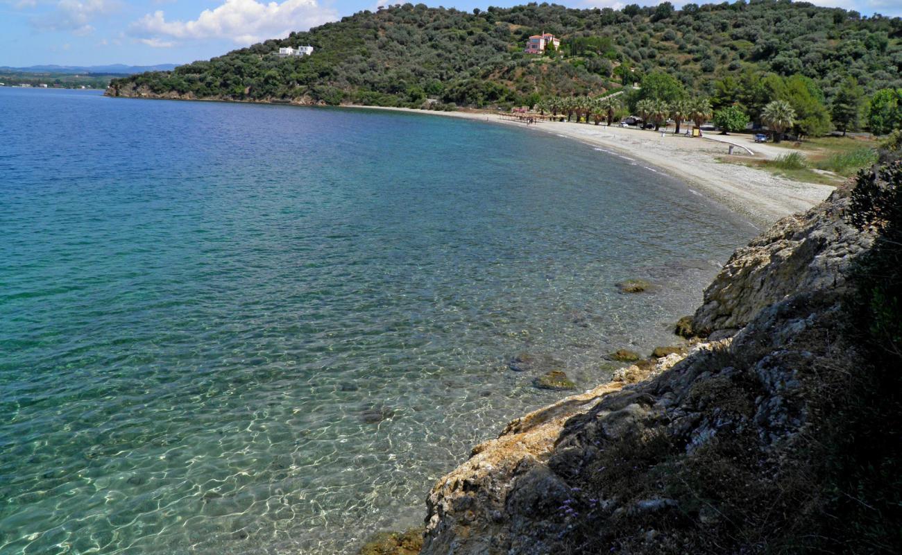 Foto af Nisiotissa beach med let sand og småsten overflade