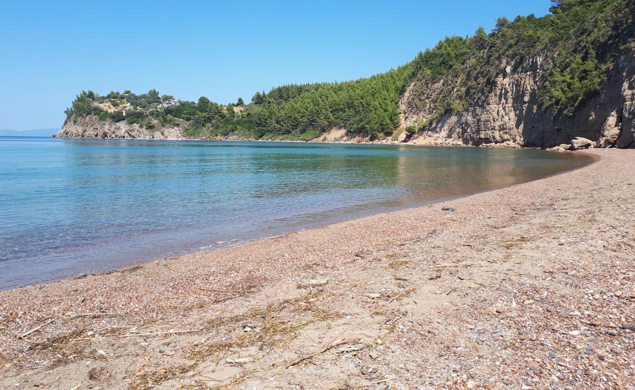 Foto af BE beach med sort sand og småsten overflade