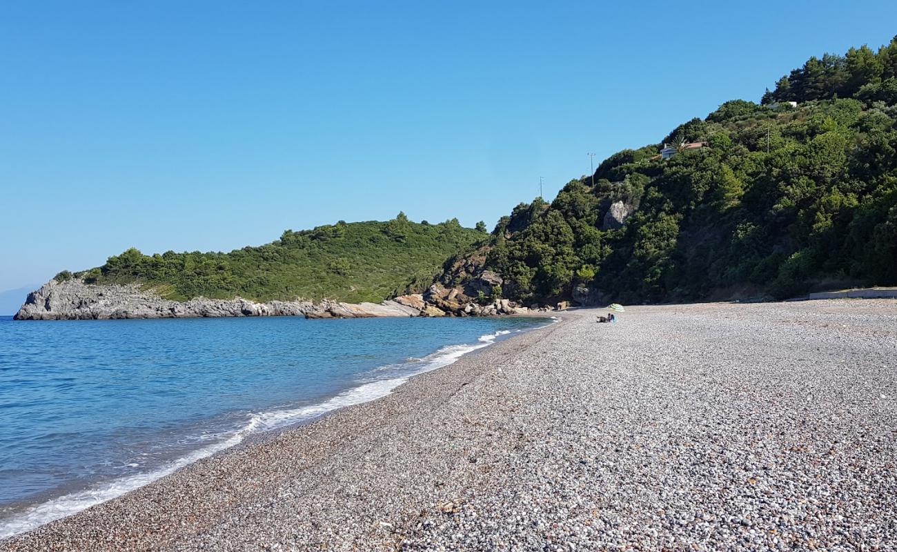 Foto af Ahladiou beach med brun fin sten overflade