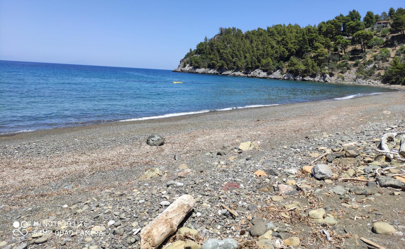 Foto af Vlachia beach med gråt sand og småsten overflade