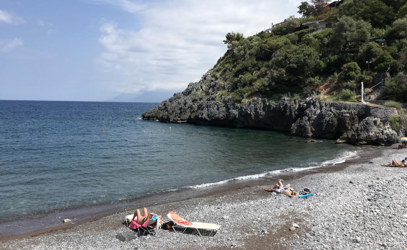 Foto af Limnionas 2 beach med grå fin sten overflade