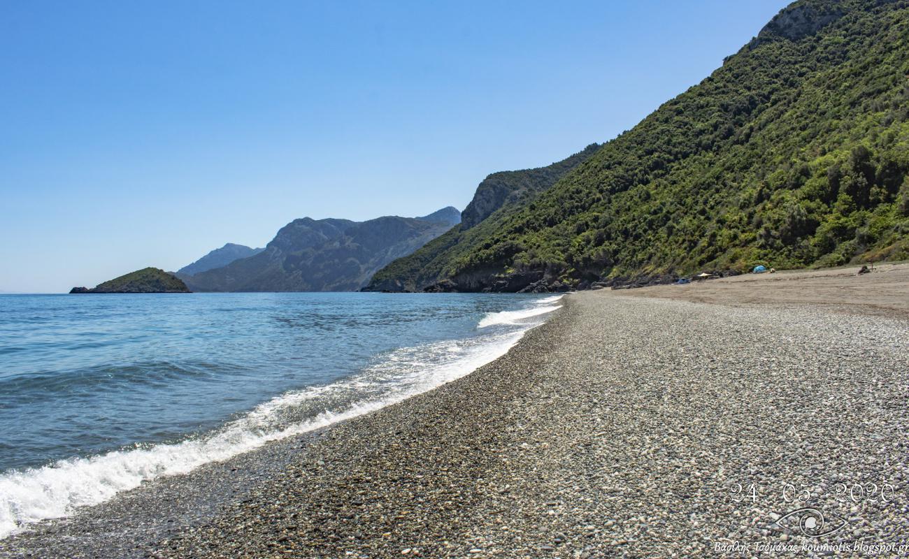 Foto af Charalambu Strand med grå fin sten overflade