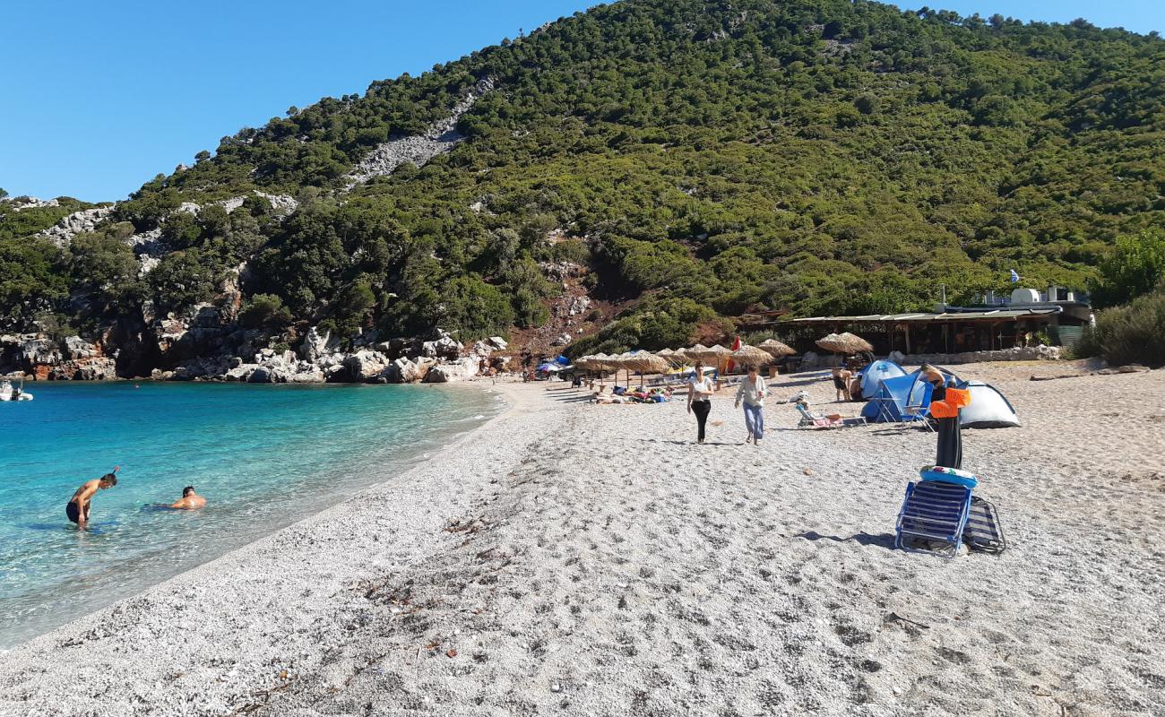 Foto af Thapsa Strand med grå fin sten overflade