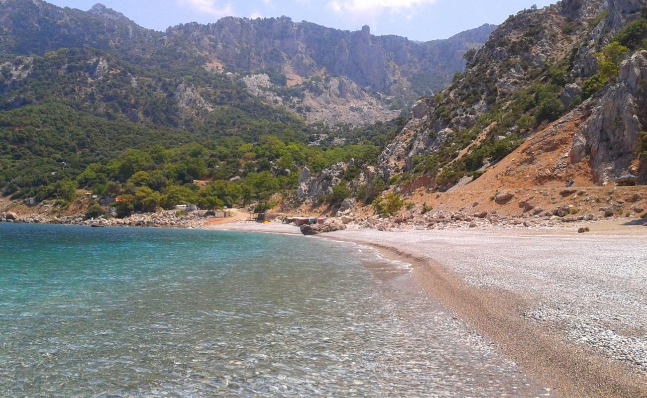 Foto af Tsilaros Strand med grå fin sten overflade