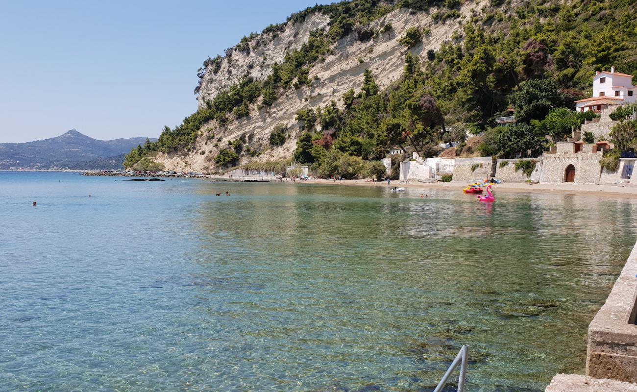 Foto af Soutsini beach med grå sand overflade