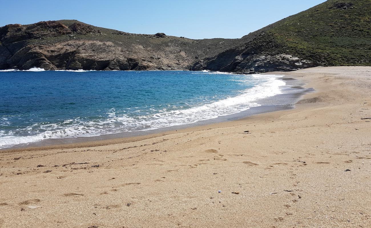 Foto af Linari beach med lys skaldesand overflade