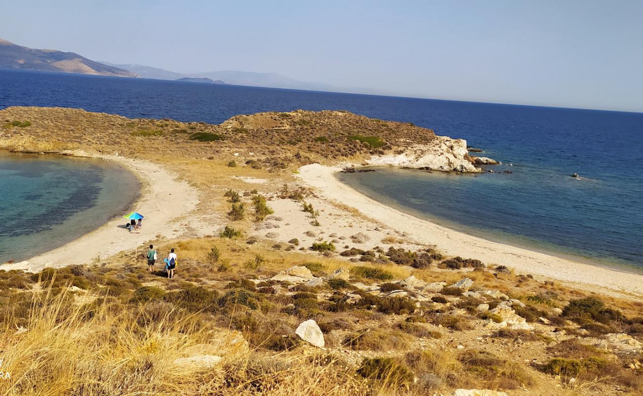 Foto af Kolona Paximadas med lys sand overflade