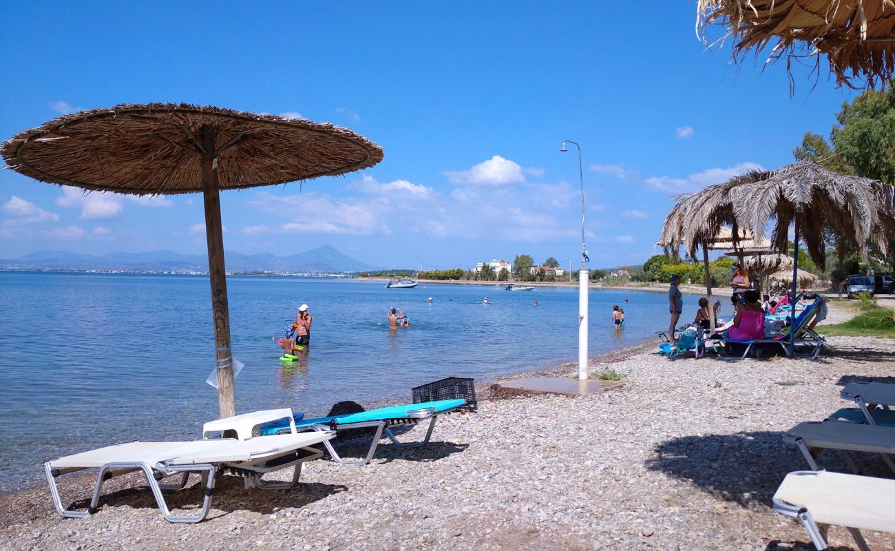 Foto af Agios Andreas beach med gråt sand og småsten overflade