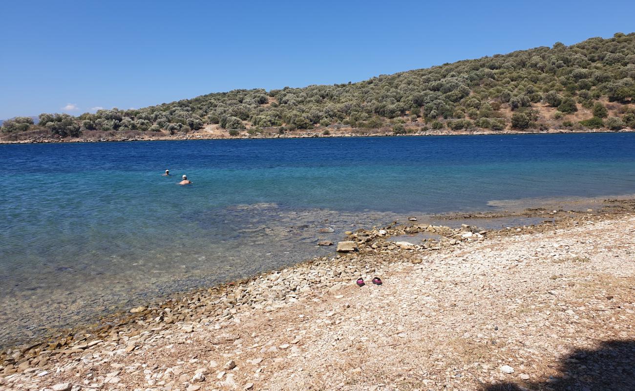 Foto af Mpoufalo beach med brunt sand og sten overflade