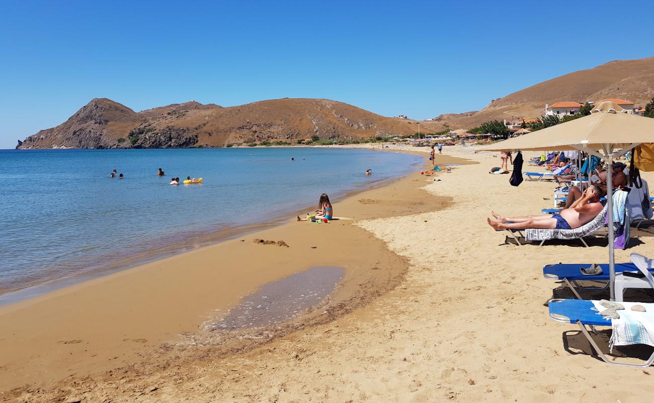 Foto af Agios Ioannis beach med brunt sand overflade