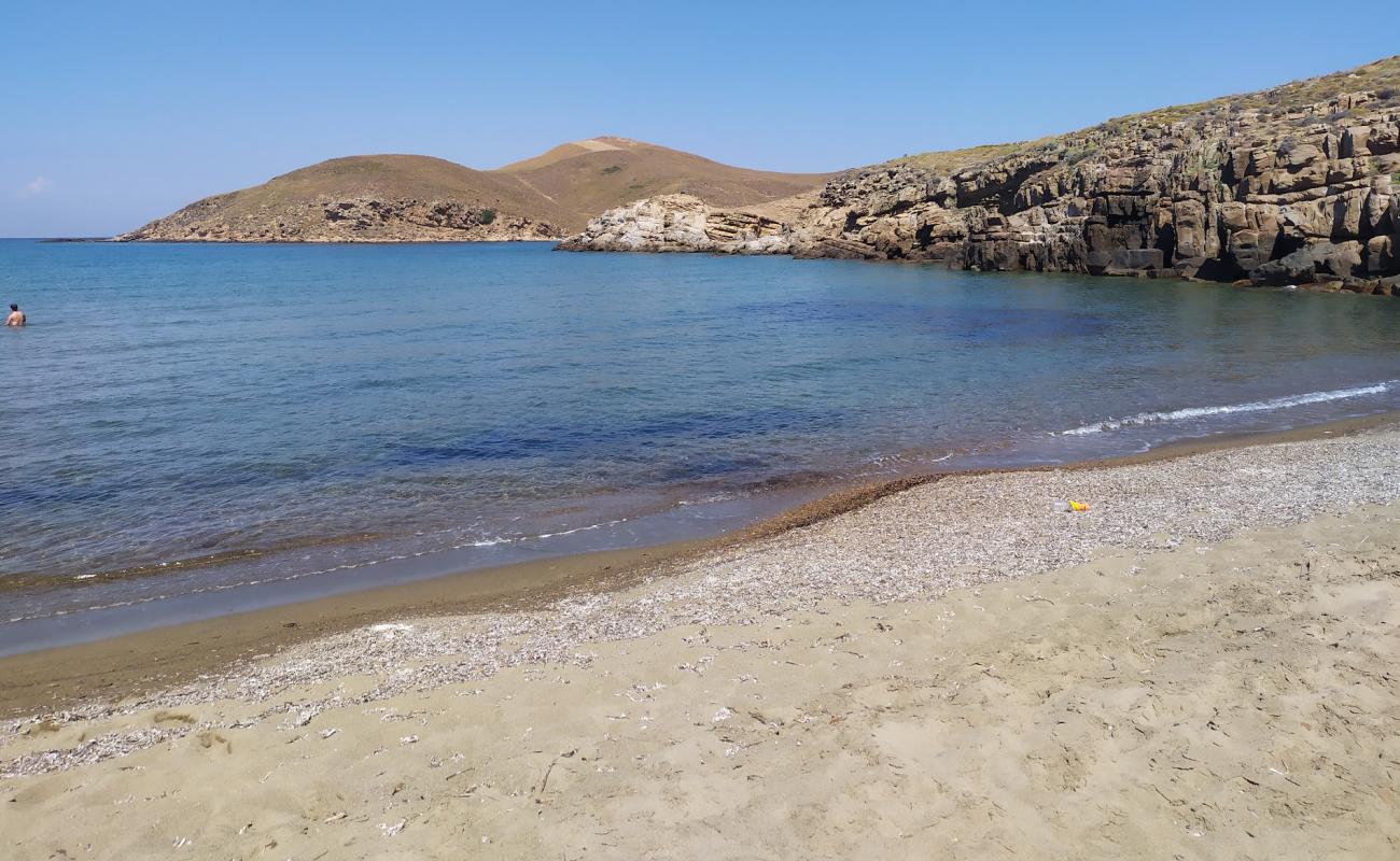 Foto af Papia beach med brunt sand overflade