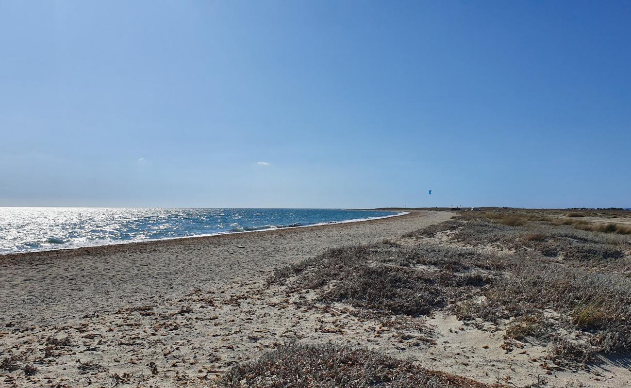 Foto af Aliki beach med lys sand overflade