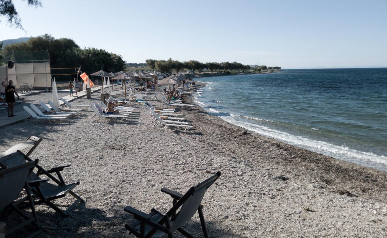 Foto af Akra Agrelios II med let sand og småsten overflade