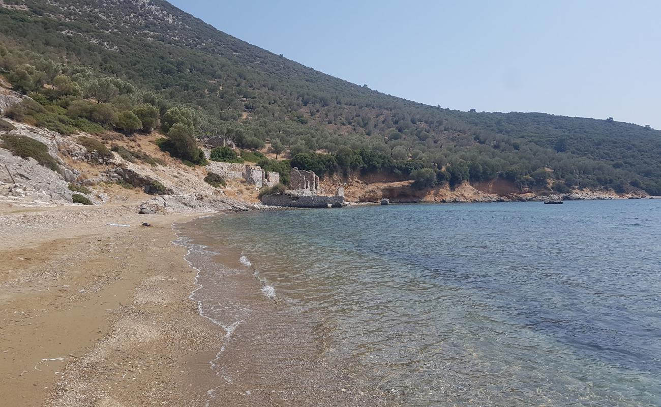 Foto af Tsilia Beach med let sand og småsten overflade