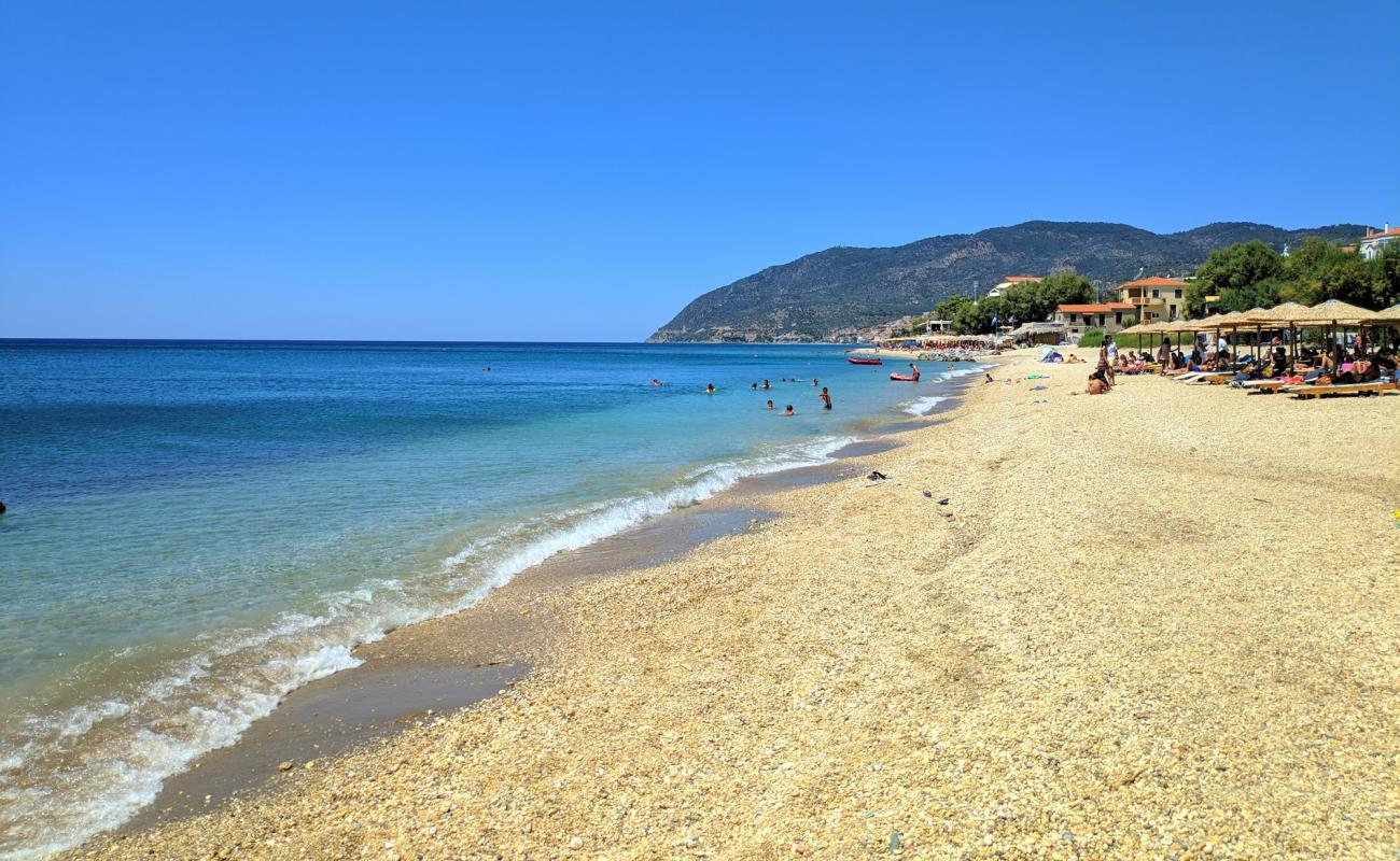 Foto af Plomari beach med let sand og småsten overflade