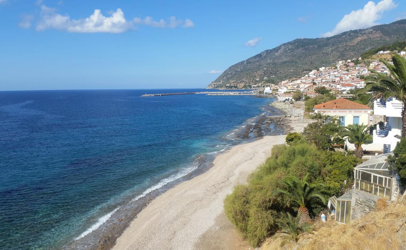 Foto af Plomari beach Saint Isidoros med let sten overflade