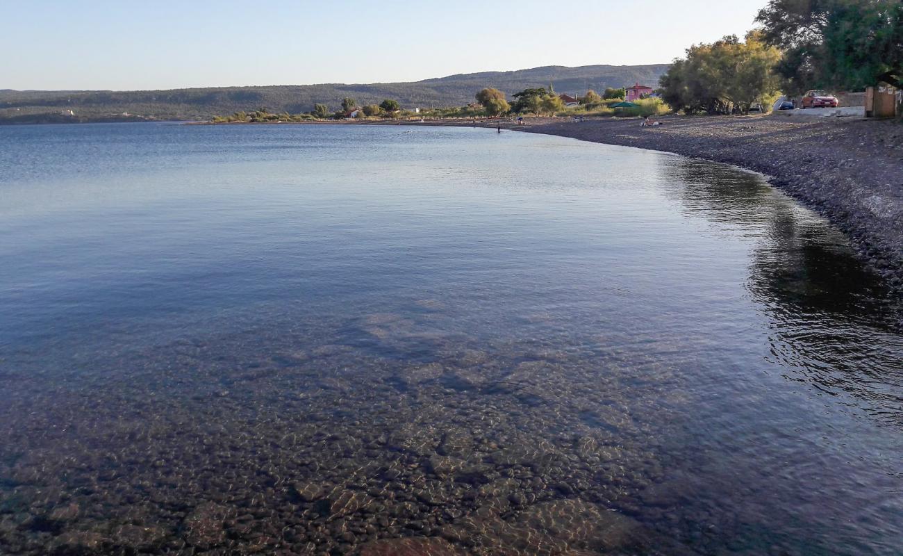 Foto af Agios Stefanos II med let sten overflade