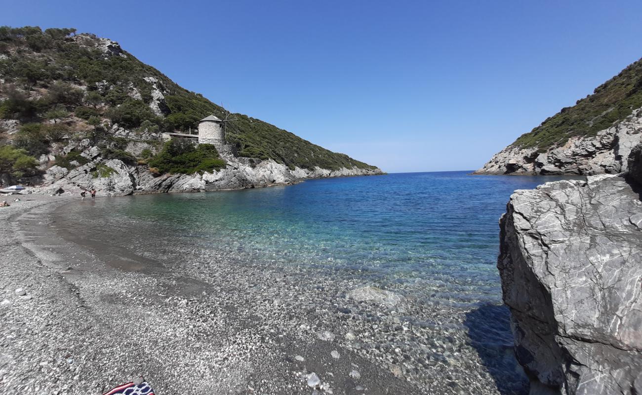 Foto af Yialia beach med grå sten overflade