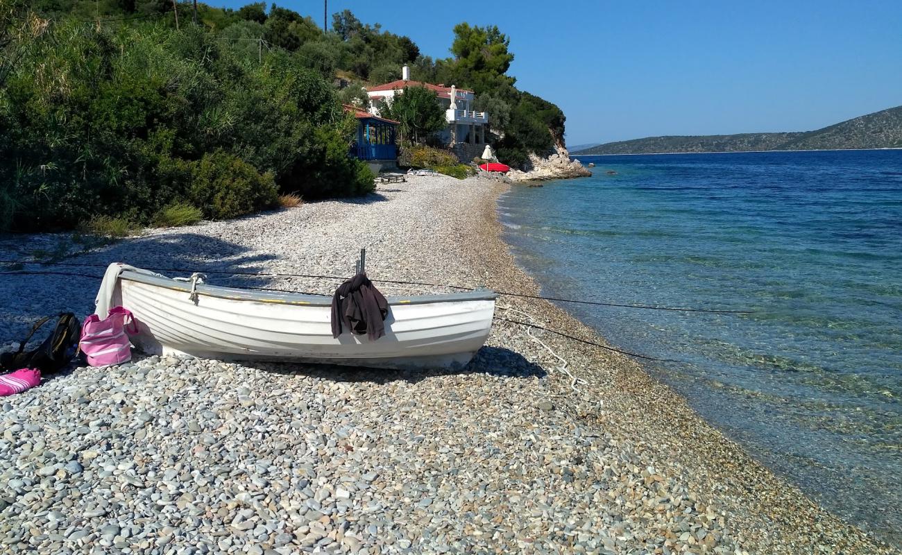 Foto af Paralia Vamvakies med grå sten overflade