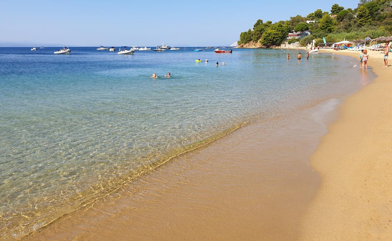 Foto af Troulos beach med lys fint sand overflade