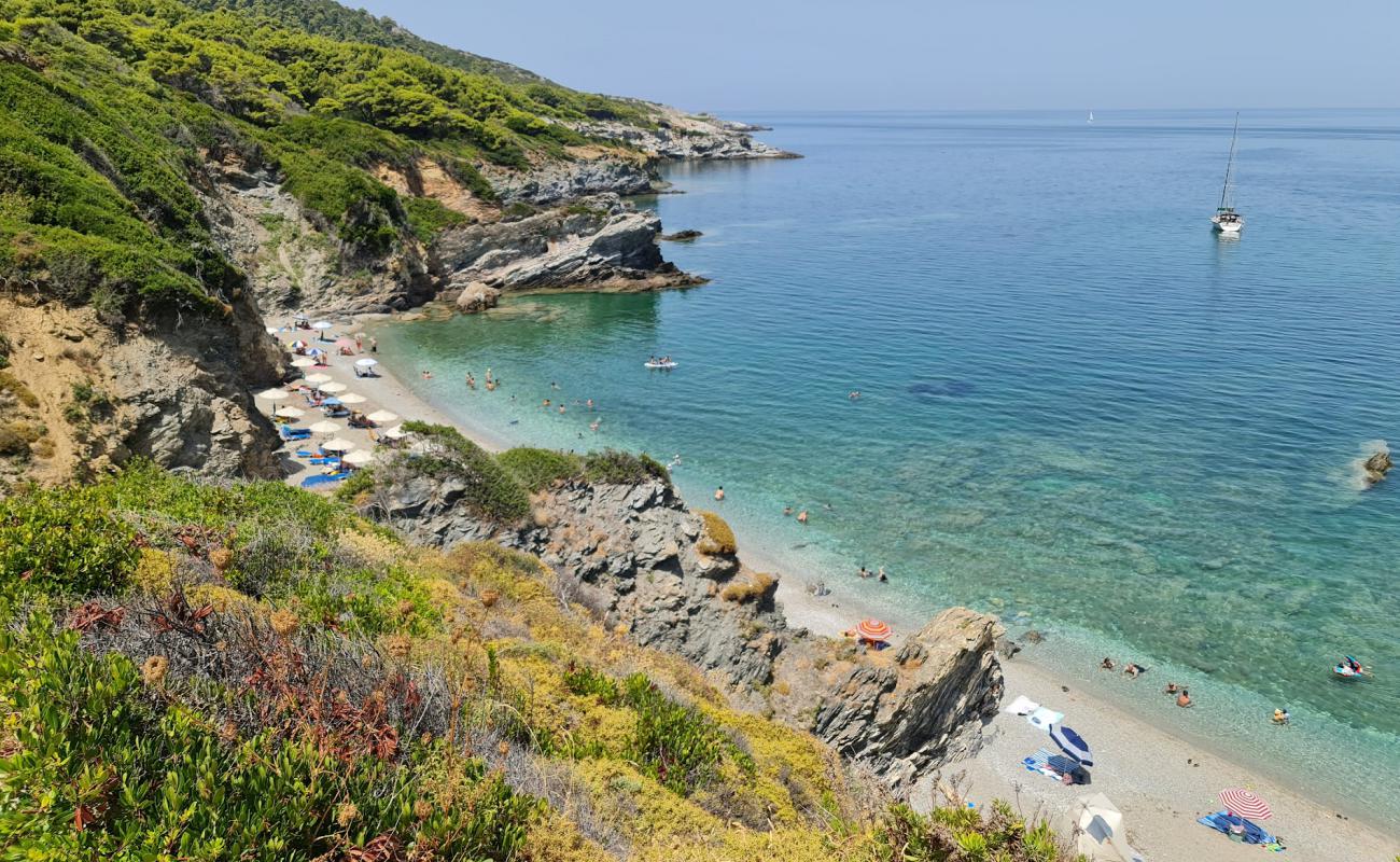 Foto af Perivoliou beach med let fin sten overflade