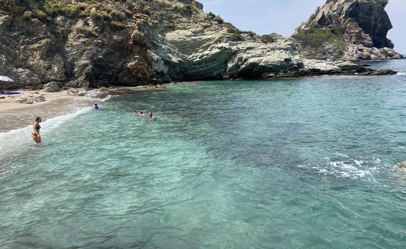 Foto af Agios Ioannis beach med let sand og småsten overflade