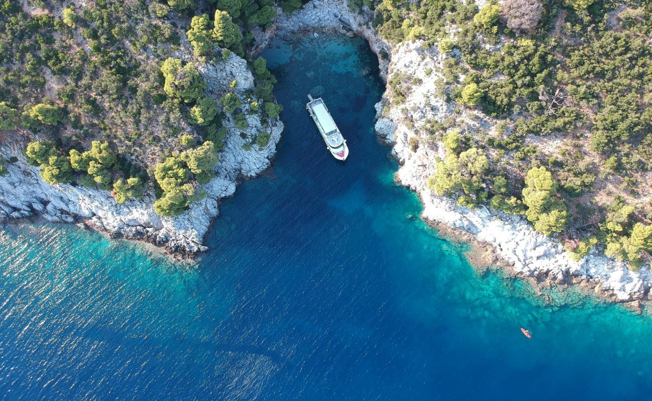 Foto af Drakontoschisma beach med sten overflade