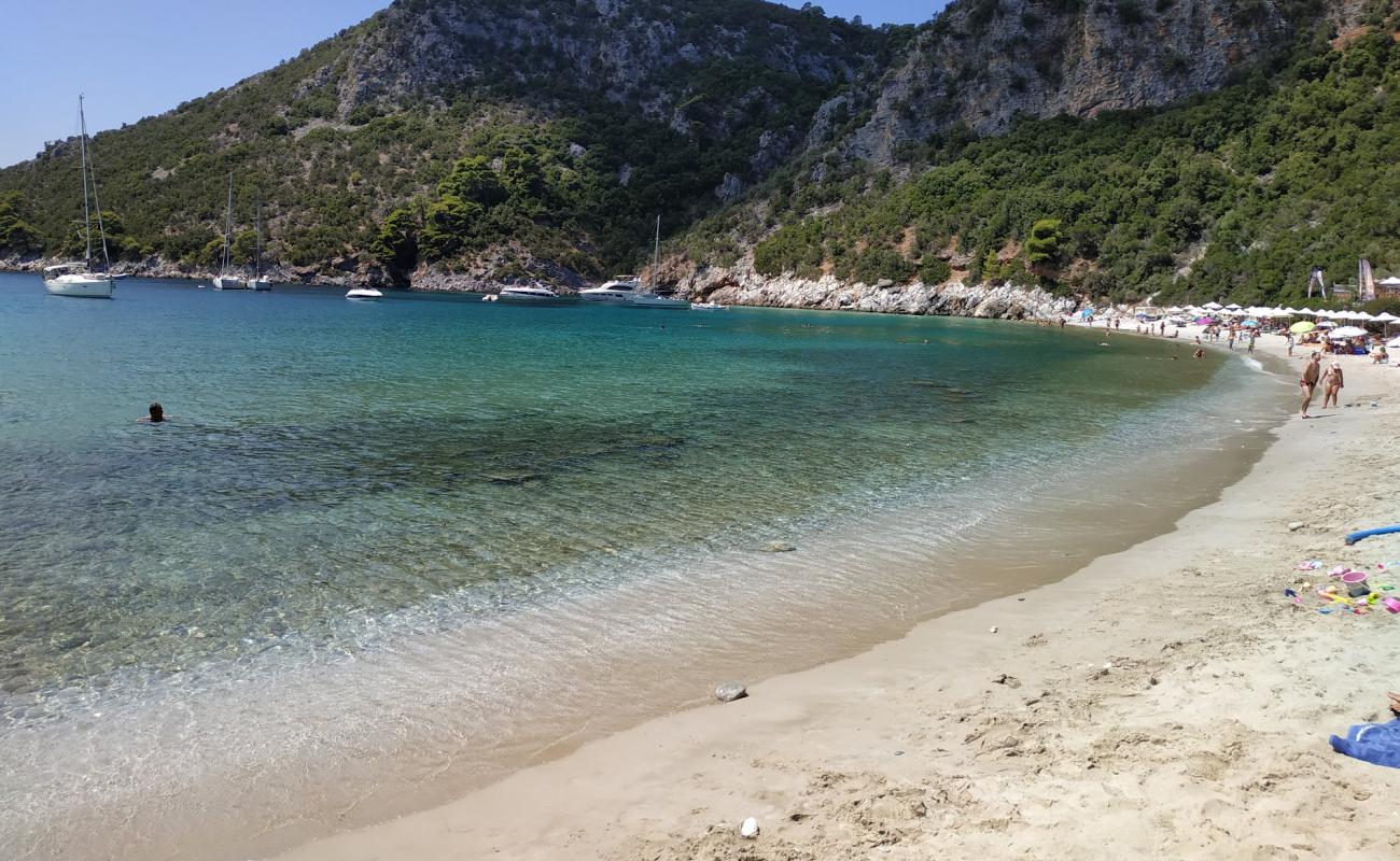 Foto af Limnonari beach med lys sand overflade