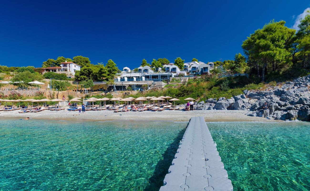 Foto af Adrina beach med grå fin sten overflade