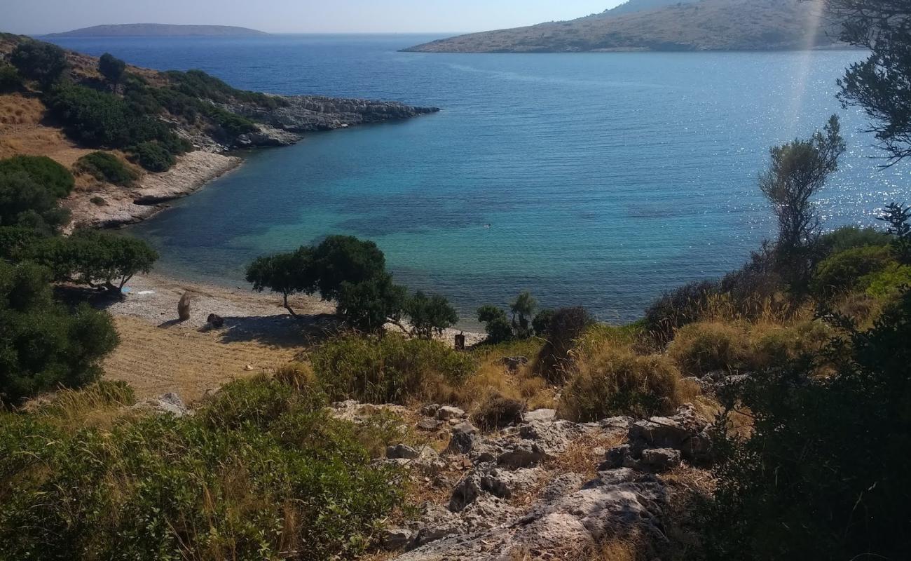 Foto af Agios Nikolaos beach med let sand og småsten overflade