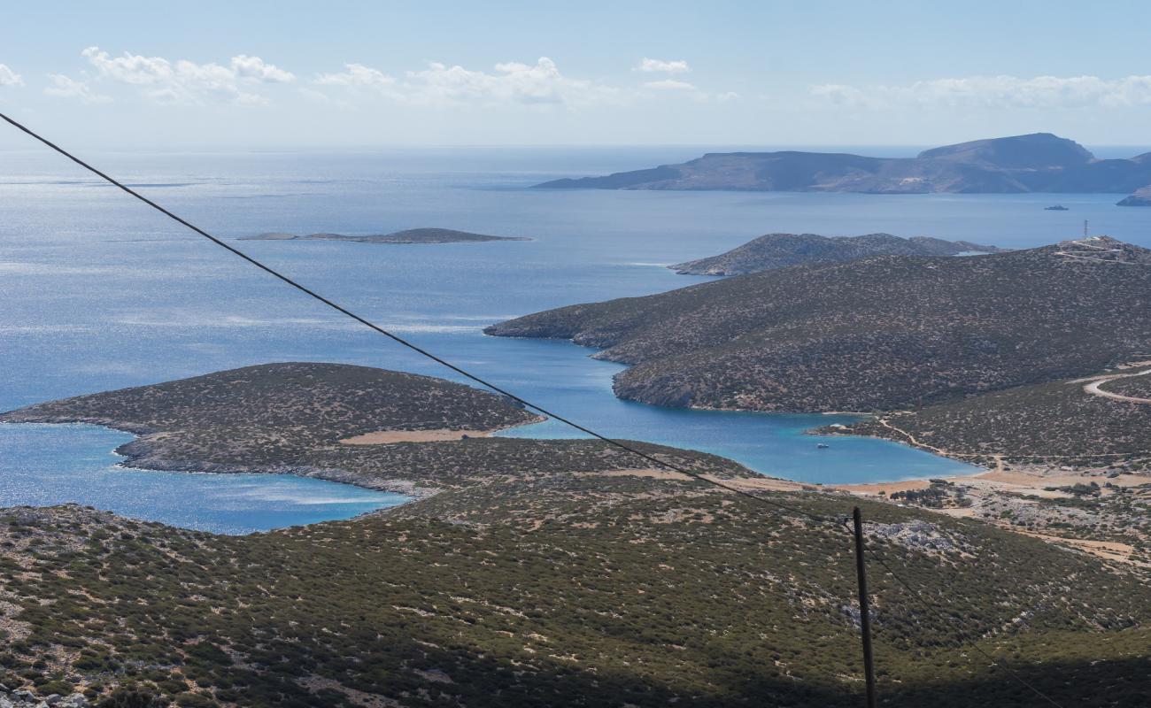 Foto af Paralia Vathi med gråt sand og småsten overflade