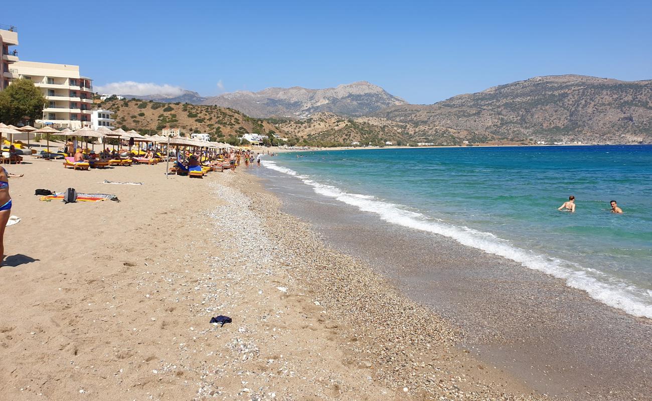 Foto af Limniatis beach med brunt sand overflade