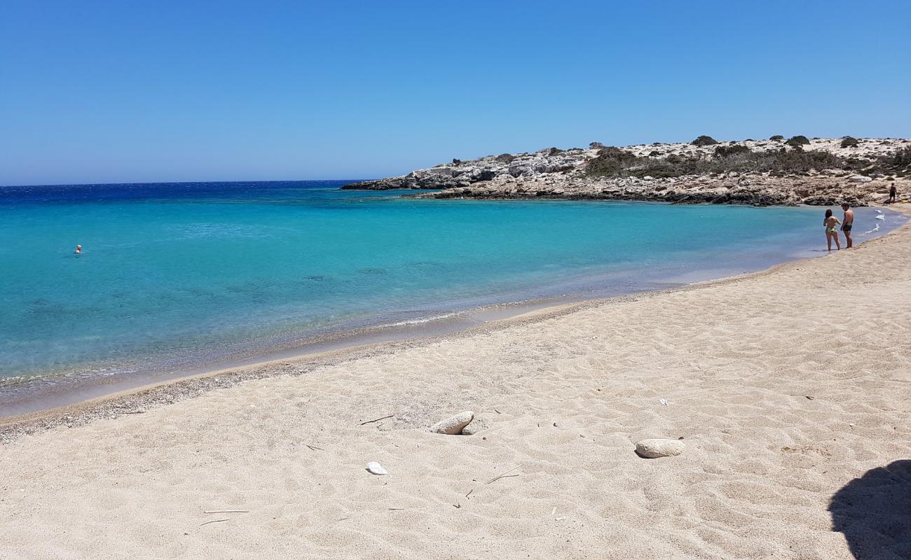 Foto af Paralia Vatha med brunt sand overflade