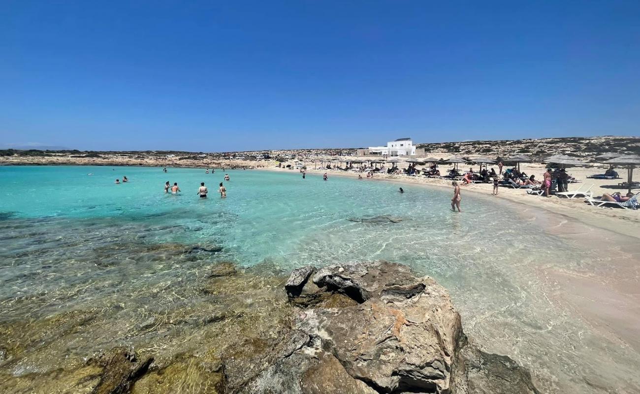 Foto af Diakoftis beach med lys sand overflade