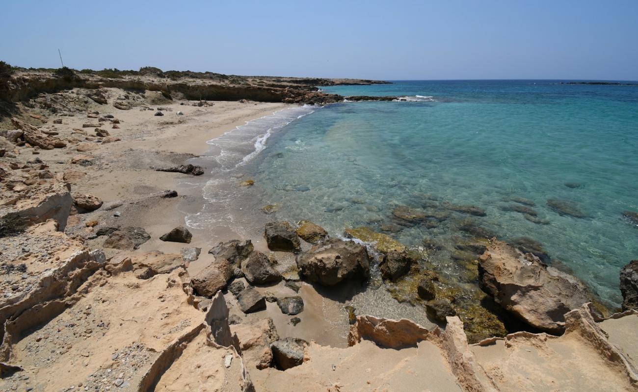 Foto af Pounta beach med brunt sand overflade