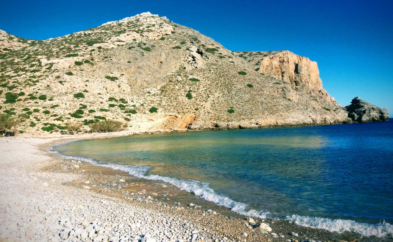 Foto af Helatros Beach Kasos Greece med let sand og småsten overflade