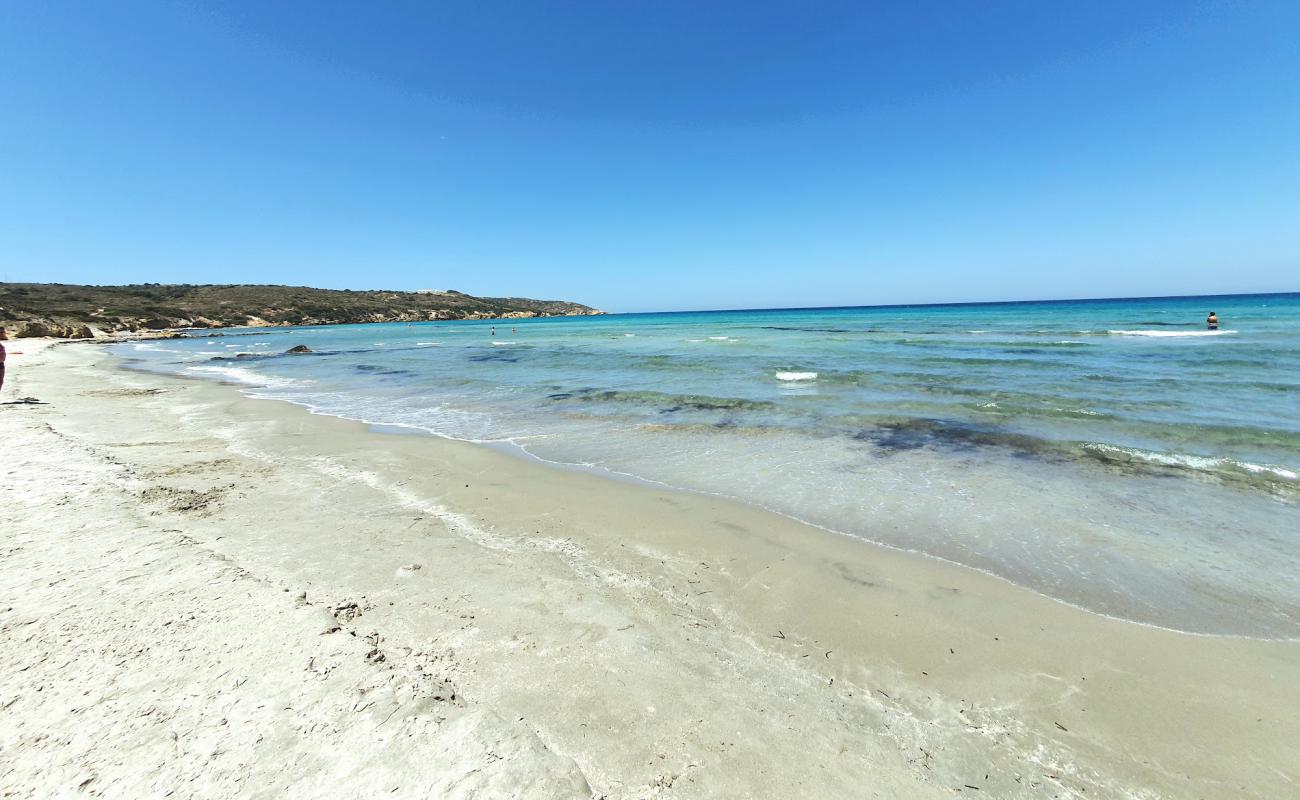 Foto af Kohilari beach med grå sand overflade