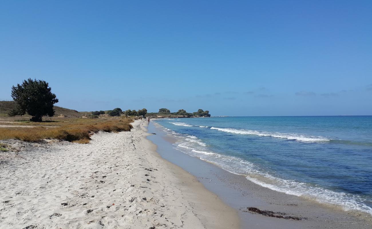 Foto af Troulos beach med lys sand overflade