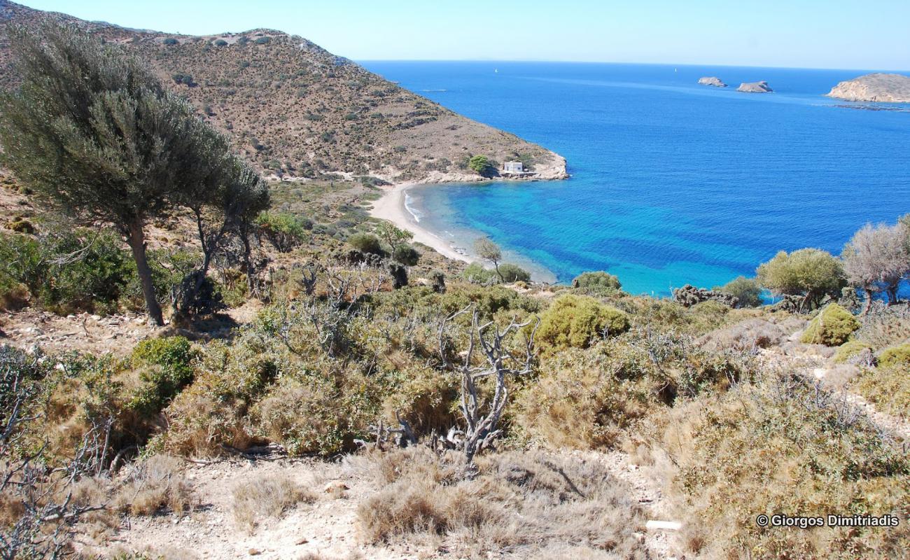 Foto af Leros wild beach II med gråt sand og sten overflade