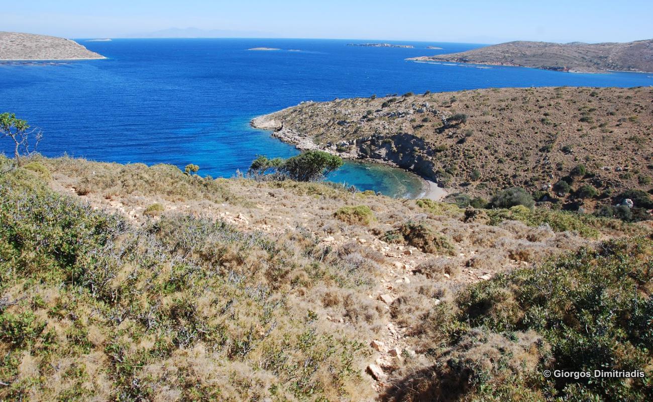 Foto af Paralia Agia Kioura II med gråt sand og sten overflade