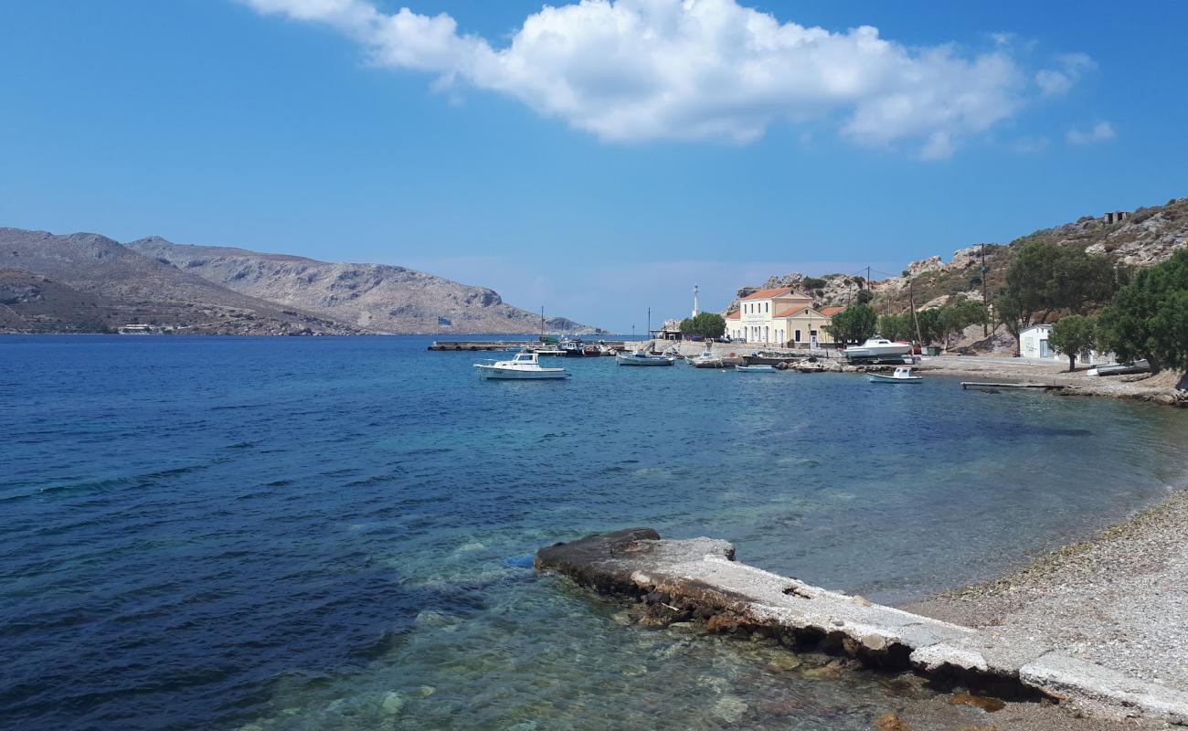 Foto af Paralia Agias Marinas II med gråt sand og sten overflade