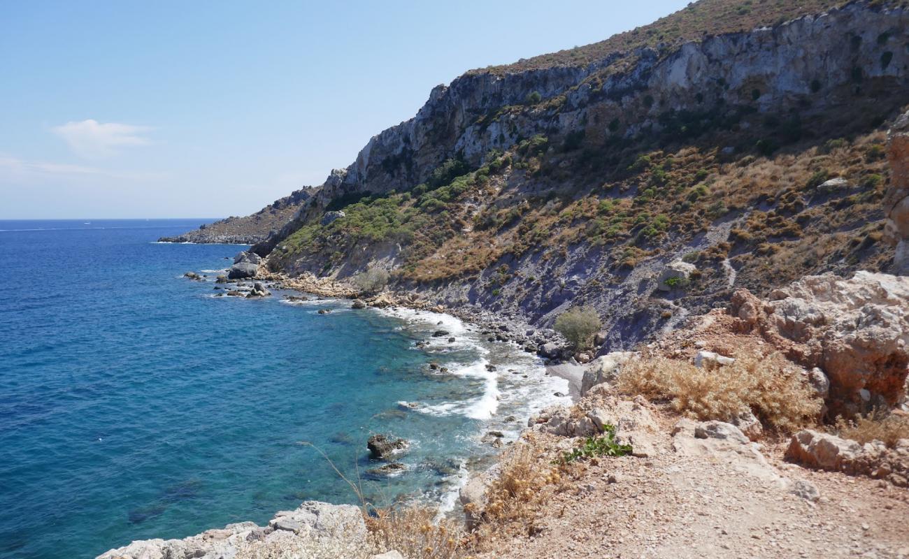 Foto af Faros Bar beach med gråt sand og sten overflade