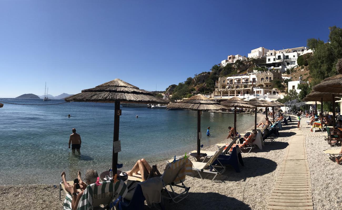 Foto af Zorbas Taverna beach med grå fin sten overflade