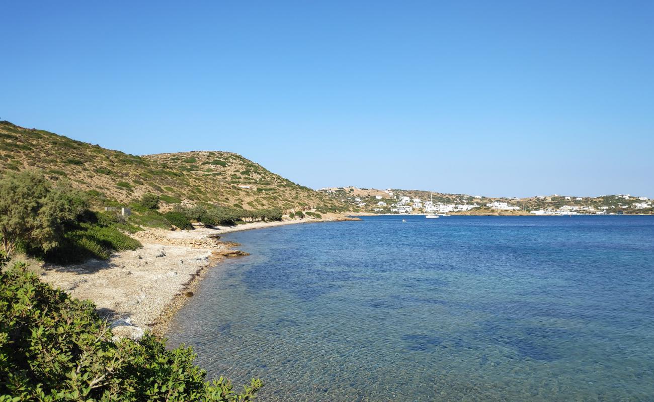 Foto af Kampos beach med gråt sand og sten overflade