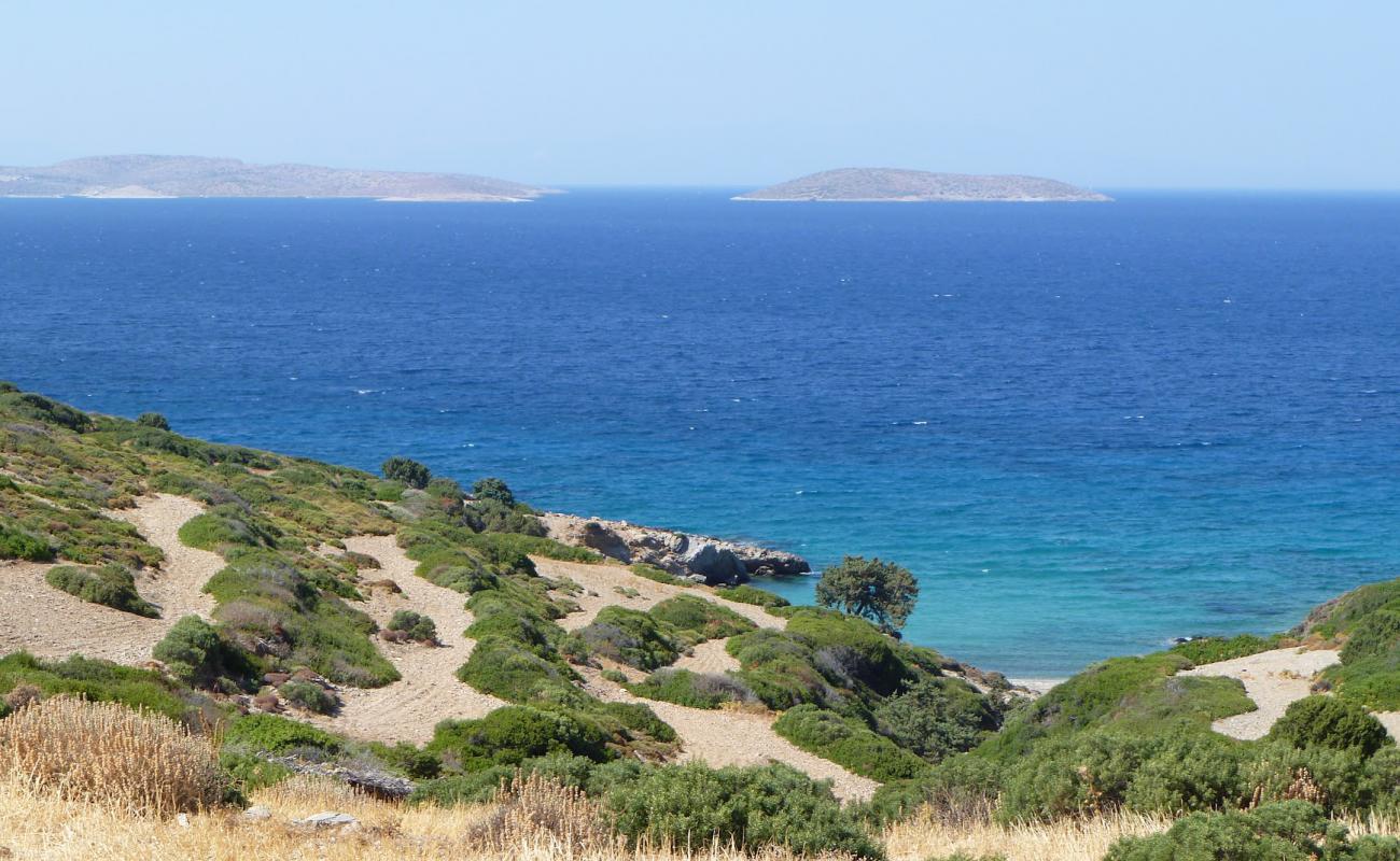 Foto af Leipsoi wild beach III med gråt sand og sten overflade